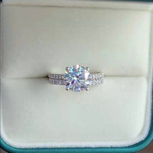 14k gold 3c moissanite ring with diamond band